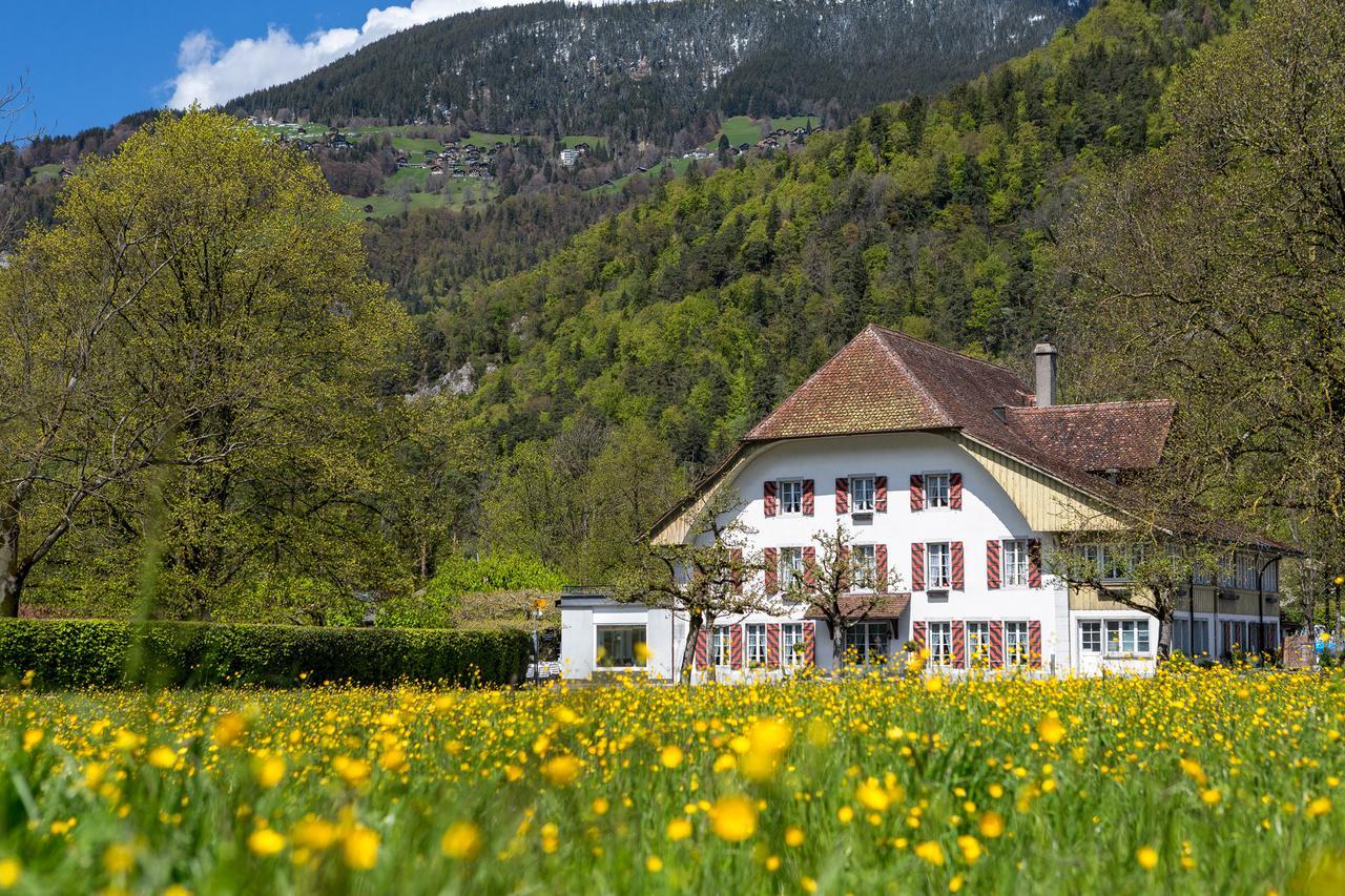 Neuhaus Golf- & Strandhotel Unterseen Exteriör bild